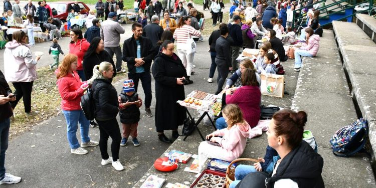 Rušno na Detskom jarmoku v Petrovci
