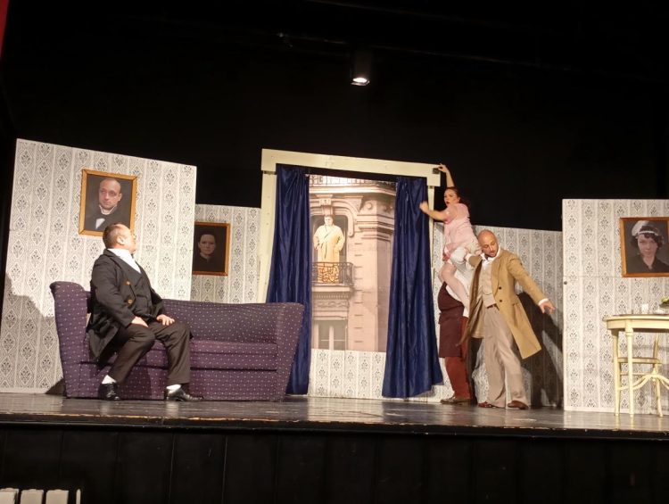 Záber z predstavenia Nepobehuj tu nahá!