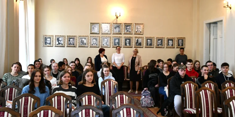 Stredoškoláci štipendisti NRSNM