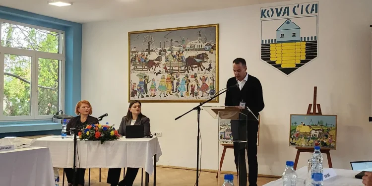 Moderátorky konferencie a kovačický zborový farár Martin Bajza