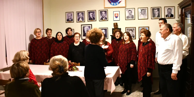 Spevom Komorného zboru Musica viva otvorili volebné zasadnutie