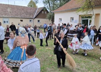Pobavenie a metlový tanec (Foto: z archívu festivalu TCR)