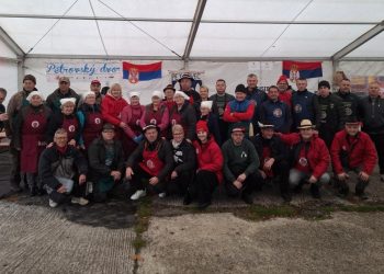 Petrovský dvor v strede Turca