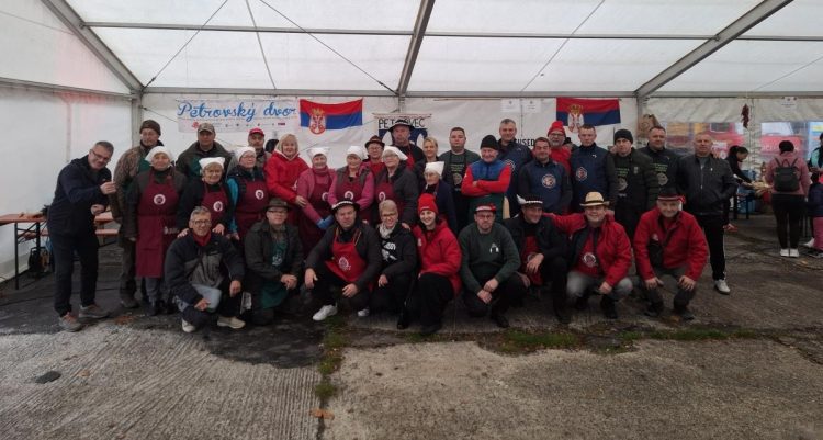 Petrovský dvor v strede Turca