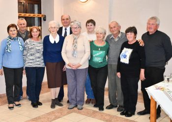 Účastníci literárneho večierka 2024