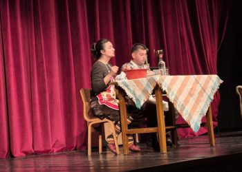 Záber z predstavenia Vitajte na zabíjačke alebo Welcome to kvi-kvi