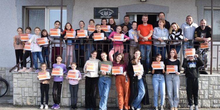 Účastníci miniseminára, organizátori a hostia