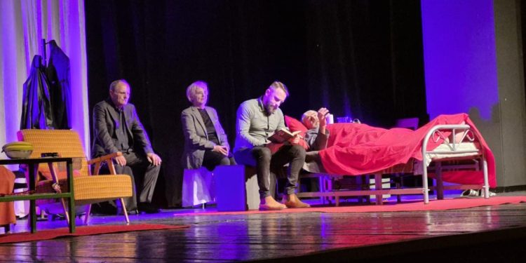 Záber z predstavenia Telo