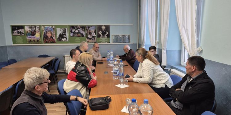 Záber zo zasadnutia Festivalového výboru Rozospeivaneho Sriemu v Starej Pazove