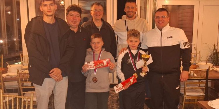 Tím kulpínskych šachistov na turnaji v Báči (Foto: z archívu ŠK Kulpín)