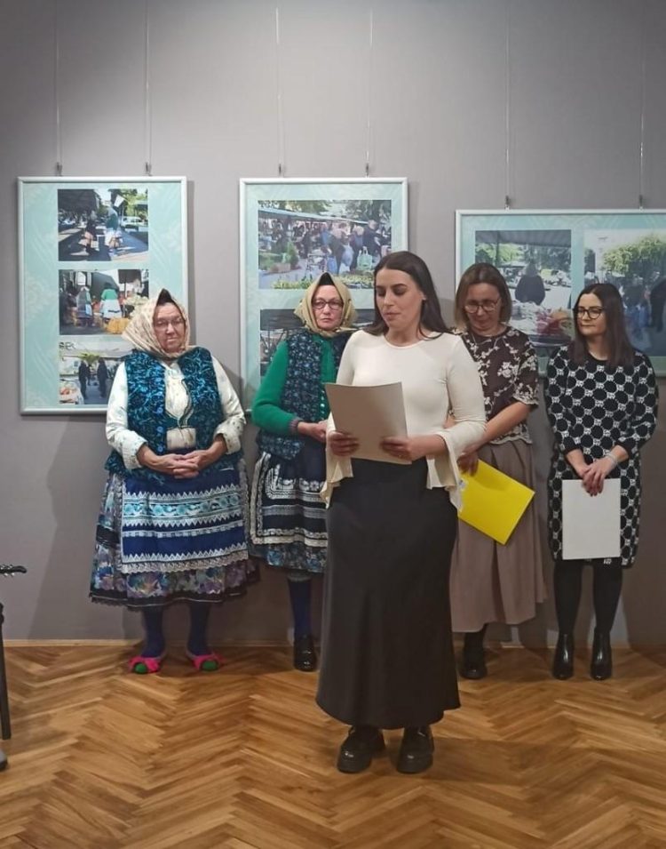 Z otvorenia výstavy (foto: Katarína Domoniová-Lakatošová)