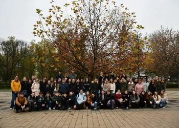 Spoločná fotografia účastníkov a organizátorov Stretnutia pod lipami v Kovačici
