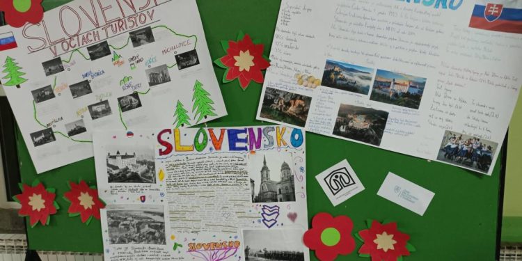 Súčasťou podujatia bola aj výstava projektov o Slovensku (Foto: z archívu školy)
