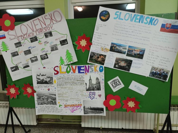 Súčasťou podujatia bola aj výstava projektov o Slovensku (Foto: z archívu školy)