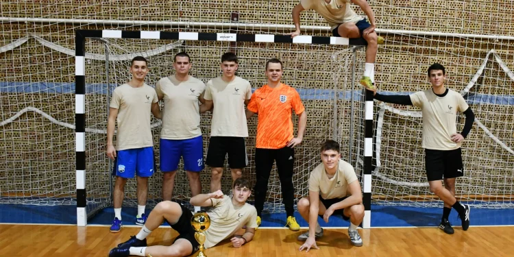 Tím Alfa enterijer po získaní pohára majstra turnaja