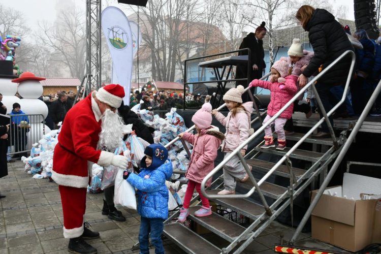 Balíčky pre účinkujúce deti v programe