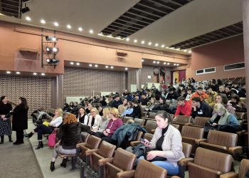 Žiaci, profesori a riaditelia troch staropazovských stredných škôl