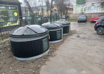 Postavené tri nové polopodzemné kontajnery na trhu (foto: VKP Čistoća Stará Pazova)