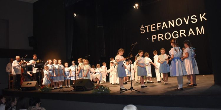 Vlani získala veľký potlesk za výborný výstup Detská tanečná skupina Bažalička