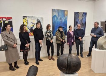 Z jedenástich autorov vernisáže sa zúčastnilo osem staropazovských akademických umelcov