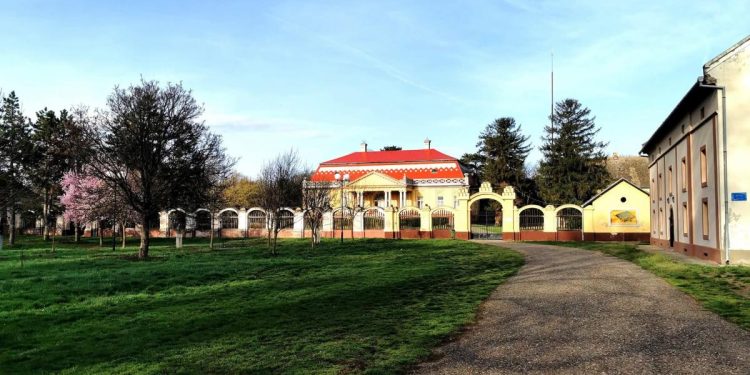 Vchod do Muzeálneho komplexu v Kulpíne, priestor, kde budú tohtoročné Vianočné trhy