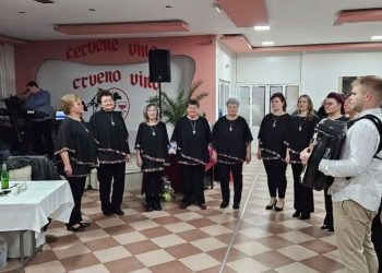 Vlaňajší bál odštartoval spevom ženskej speváckej skupiny Kovačičanky pod taktovkou Martina Torňoša