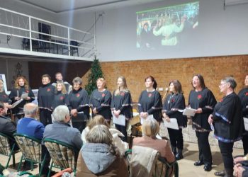 Členky ženskej speváckej skupiny Kovačičanky pod vedením Martina Torňoša