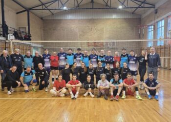 Hostitelia z VK Kulpín a ich hostia a priatelia rekreanti volejbalu z Belehradu (Foto: z archívu VK Kulpín)