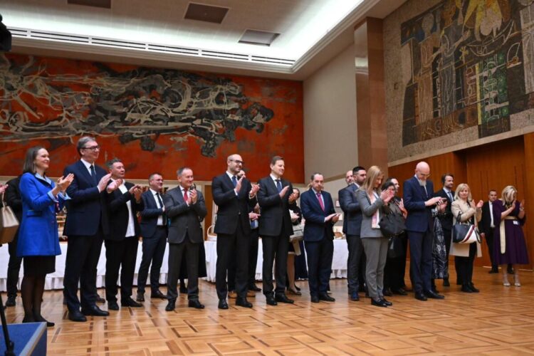 FB/buducnostsrbijeavucic