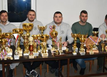 Predsedníctvo na výročnom zhromaždení rybárov