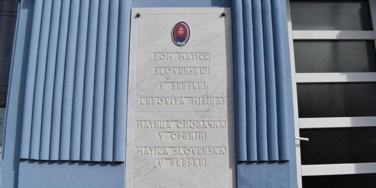 Tabuľa na budove Matice slovenskej v Srbsku v Báčskom Petrovci