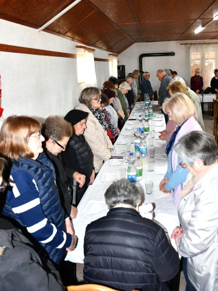 Minútka ticha pre zosnulých členov