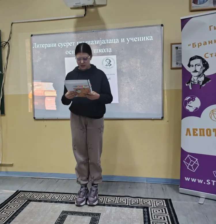 Katarína Nikolićová, žiačka ôsmeho ročníka sa prestavila aj vlastnou básňou v slovenskom jazyku