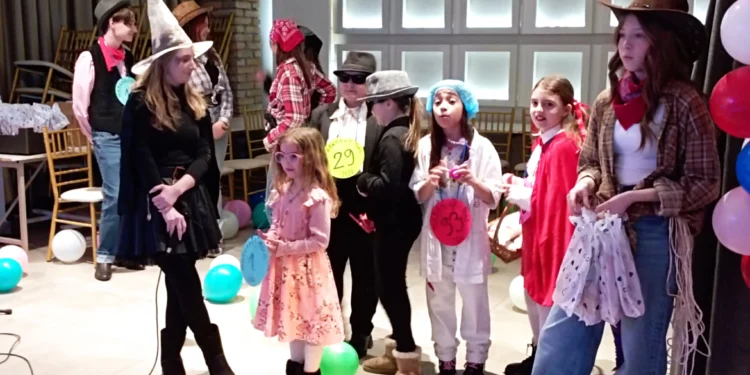 Predstavené boli rozličné kreatívne masky a kostýmy