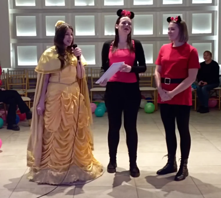 Členky poroty na záver udeľovali diplomy