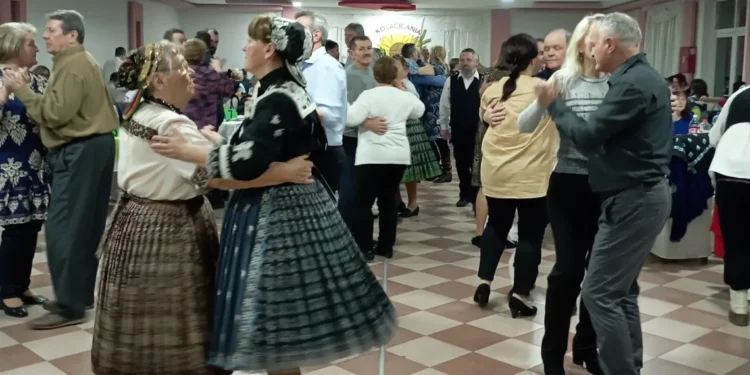Záber z minuloročného bálu (foto: S. Lenhart)