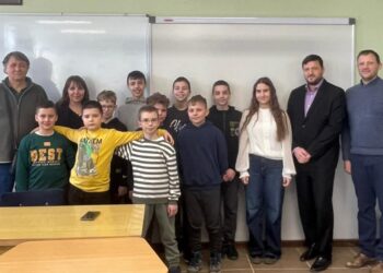 Účastníci súťaže z matematiky s učiteľmi (foto: z archívu ZŠ J. A. Komenského) 