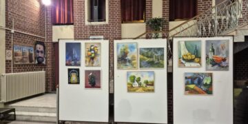 Vystavené práce v aule staropazovskej divadelnej sály