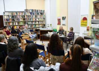 Záber zo stretnutia so spisovateľkou v Petrovci