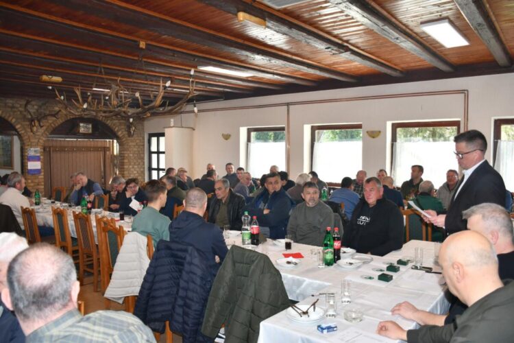 Pri čítaní správy LS Lesík