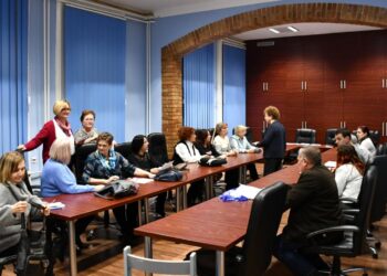 Speváci Komorného zboru Musica viva na skúške