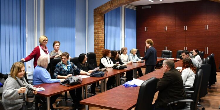 Speváci Komorného zboru Musica viva na skúške