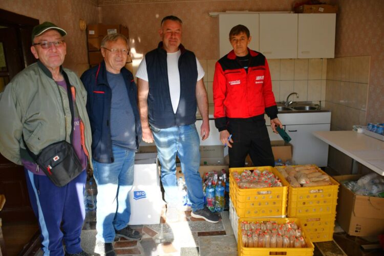 Chystanie raňajok pre odvoz do chotára