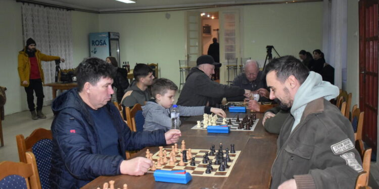 Vlani nechýbala ani šachová hra ako súčasť stretnutia  