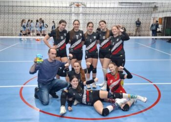 Víťazný tím Kulpínčaniek s trénerom Stanislavom Zimom  (Foto: z archívu VK Kulpín)