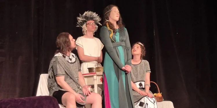 Záber z divadelného predstavenia v podaní divadelníkov z Belehradu