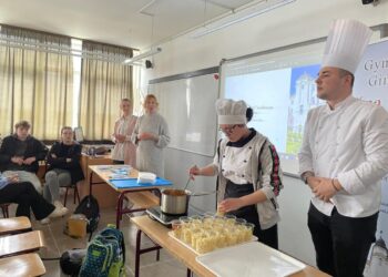 Kuchári z petrovského gymnázia predstavili svoj odbor zaujímavým spôsobom (foto: z archívu ZŠ Jána Amosa Komenského)