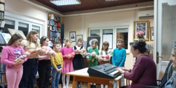 V kultúrno-umeleckom programe vystúpili mladí chóristi – žiaci 3. 1 triedy