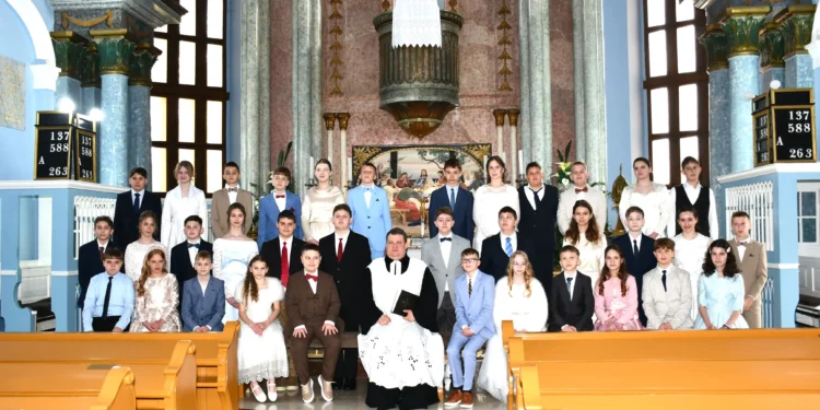 Petrovskí konfirmandi a farár Ján Vida