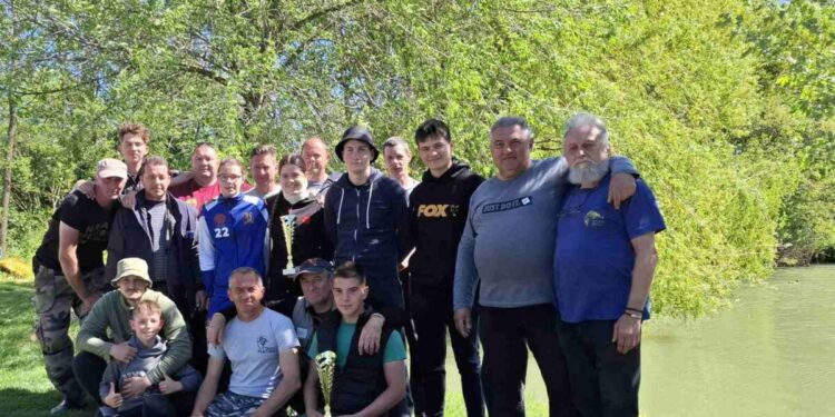 Účastníci Carp Cupu v Pivnici (Foto: z archívu ZŠR Šaran)